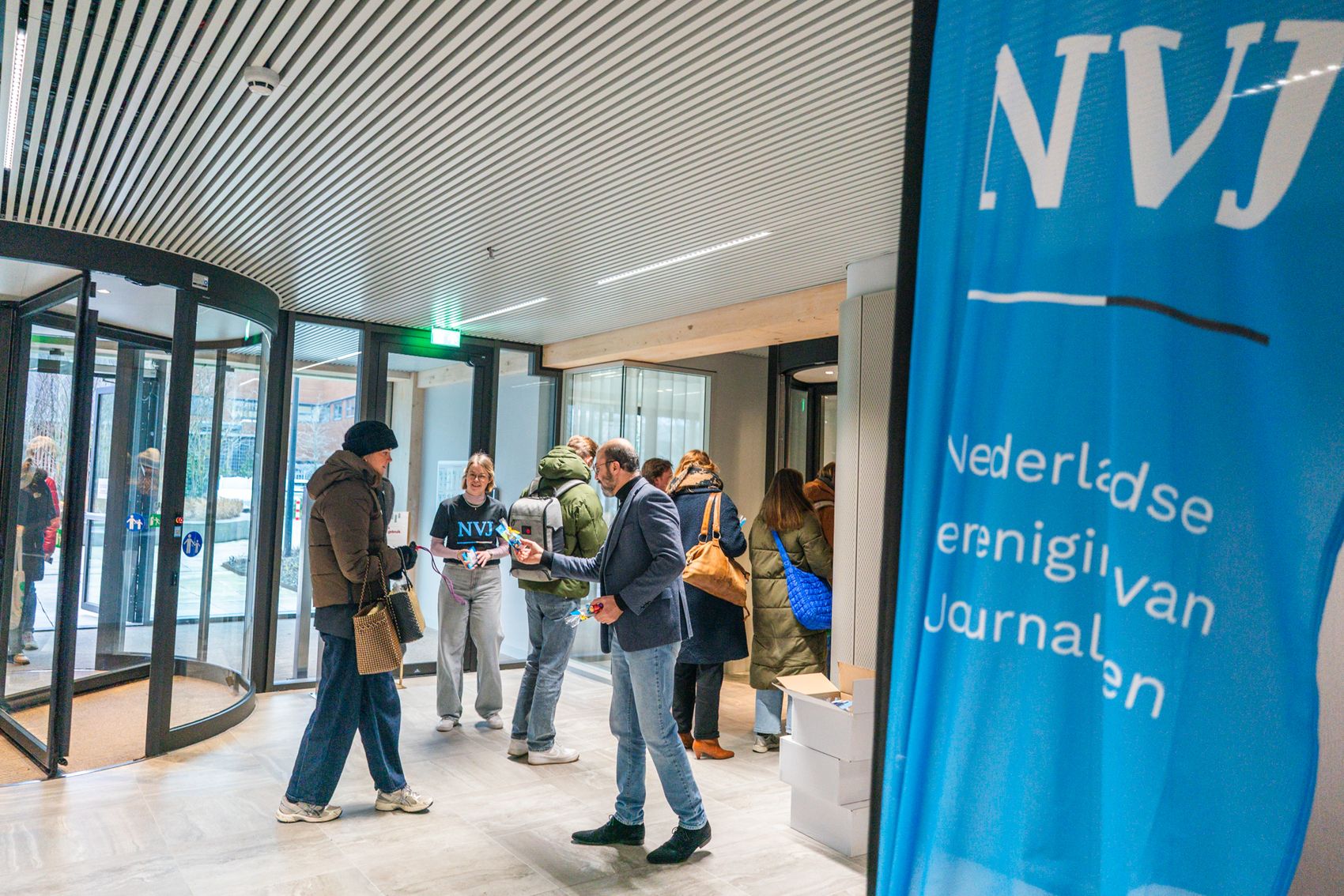 Vrolijke start van de dag bij DPG Media: samen het cao-resultaat vieren!