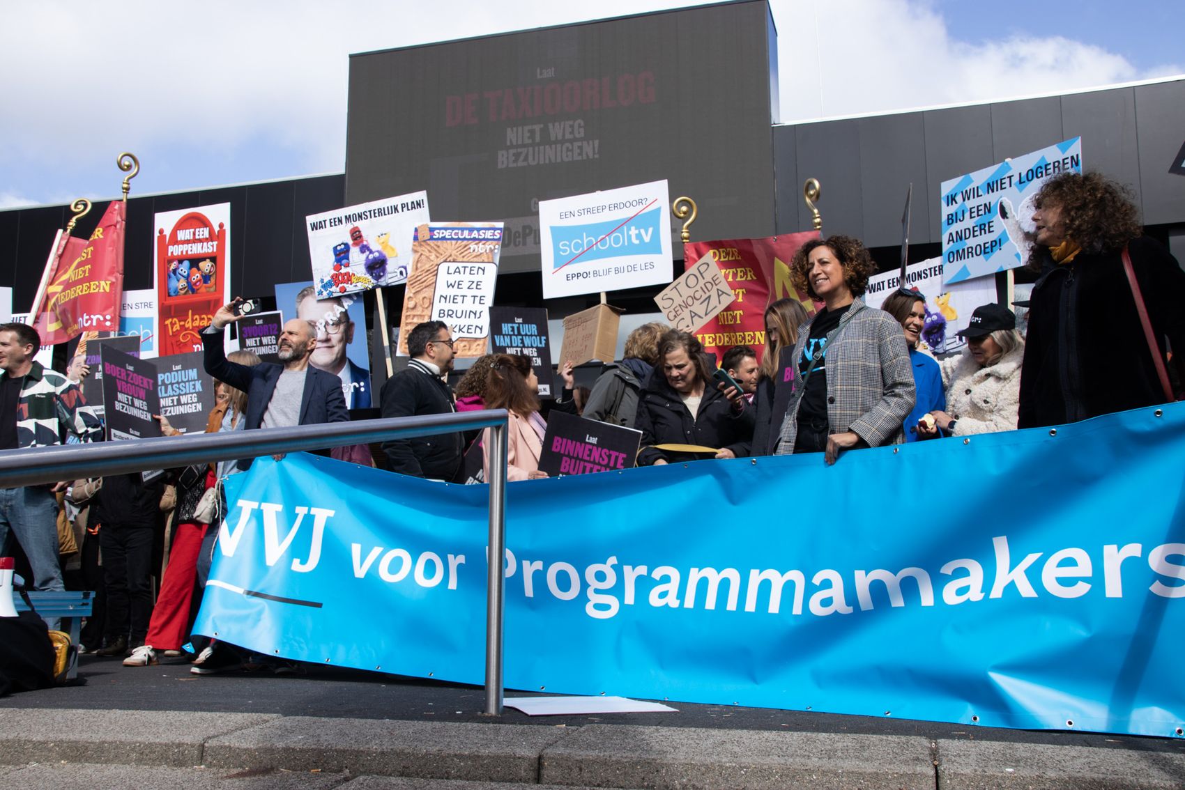 NVJ steunt protest omroepmedewerkers tegen bezuinigingsplannen