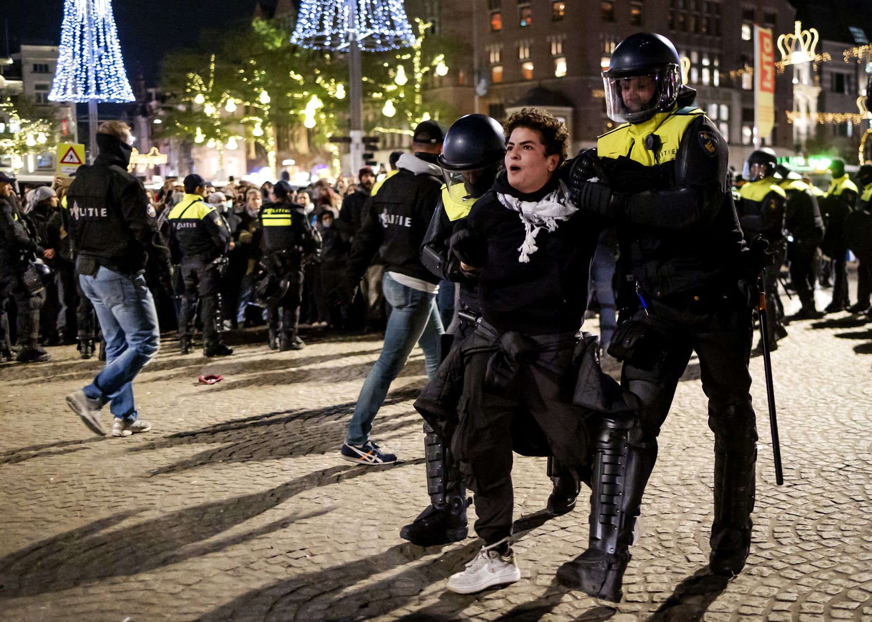 Rechtbank Den Haag: politie schond persvrijheid met aanhouding journaliste op de Dam