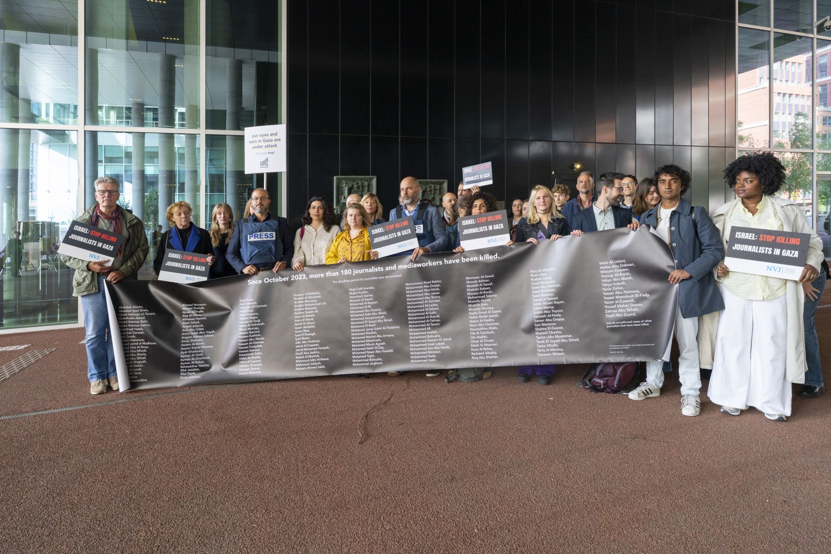 Journalisten en hoofdredacties roepen met brief aan demissionair minister Veldkamp op tot actie voor veiligheid Palestijnse collega’s